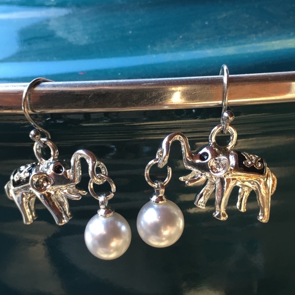Flirty elephants with pearl colored beads - Picture 3 of 8